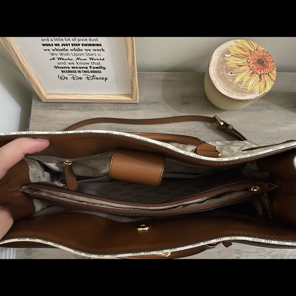 Michael Kors Handbag - Picture 2 of 2